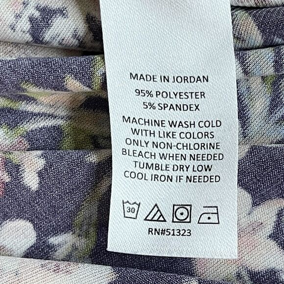 Two by Vince Camuto Blouse Women Size M Floral Multicolor Curved Hem V-neck‎ - Picture 9 of 15